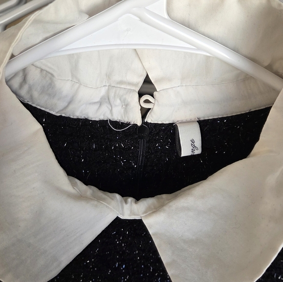 Black Sleeveless Dress with White Collar - Picture 11 of 11